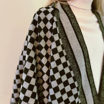 Checker Chic Ruana – Stylish Checkered Pattern for Effortless Elegance